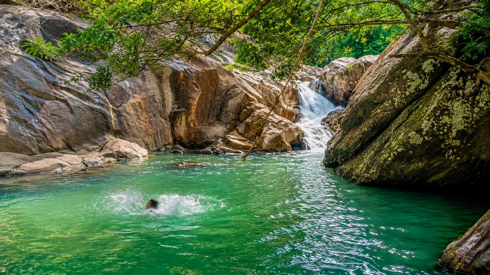 Mountain pass viewpoint near Nha Trang